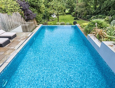 私人泳池建設(shè)如何選擇游泳池的風(fēng)格?