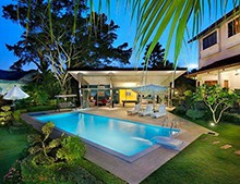 戴高樂無邊際泳池是你想象不到的奢華,泳池SPA按摩一應俱全