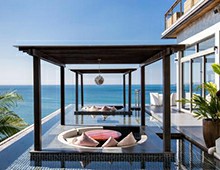 戴高樂無邊泳池究竟為何能讓如此多人為之著迷?