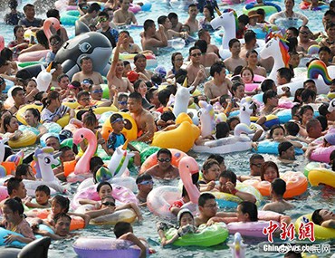 拒絕“下餃子”式游泳 戴高樂無邊際泳池讓你暢游無界