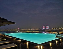 游不到盡頭的無邊際泳池僅占地10㎡？[戴高樂泳池設備]