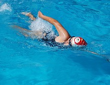 疫情間不敢到公共泳池游泳?你需要一臺(tái)這樣的私人泳池[戴高樂泳池設(shè)備]