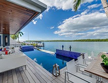 天氣再冷也別放棄游泳，家用恒溫?zé)o邊際泳池讓你肆意暢游[戴高樂泳池設(shè)備]