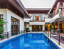 還在為別墅游泳池建設(shè)而煩惱？無邊泳池徹底解決你的難題[戴高樂泳池設(shè)備]