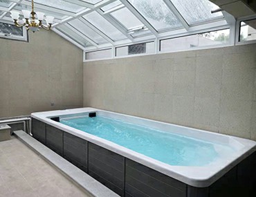 有這種小型泳池,三伏天也可以清涼健康度過