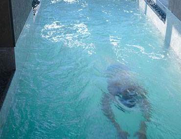 寒潮結束又想游泳，但家里泳池很臟？這種私家游泳池設備不要錯過