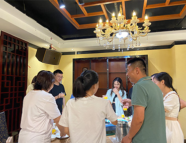 德諾泳池設(shè)備年中聚餐|時(shí)不待我，只爭(zhēng)朝夕，一鼓作氣，再創(chuàng)佳績(jī)