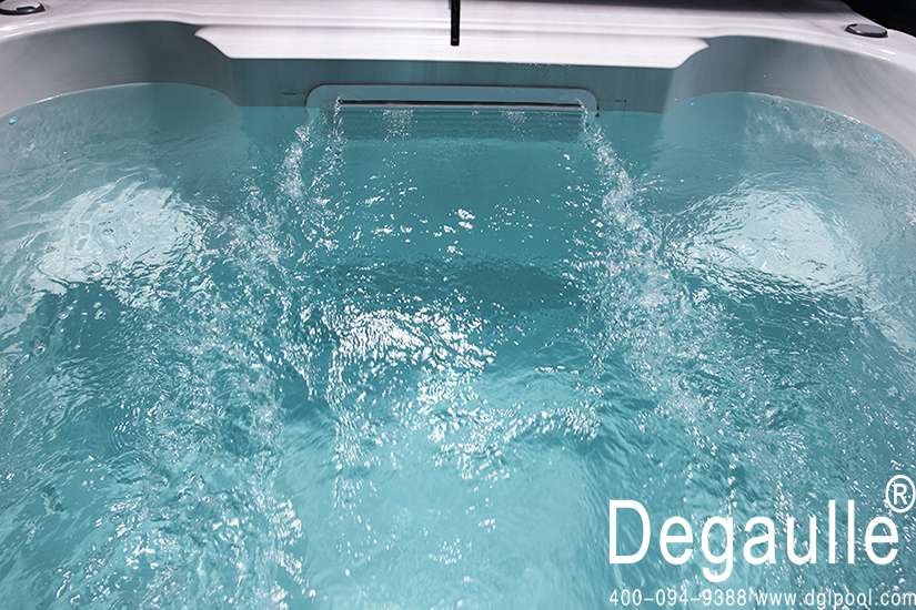 戴高樂泳池設(shè)備.jpg 戴高樂泳池設(shè)備.jpg